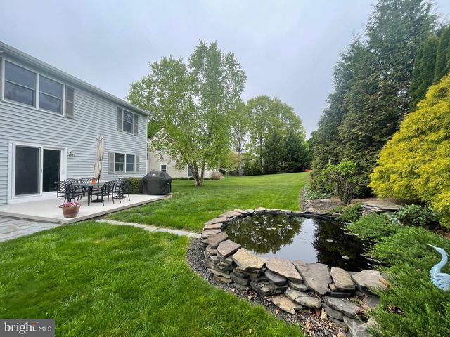 215 STEFFIE DR, Mount Wolf, PA 17347
