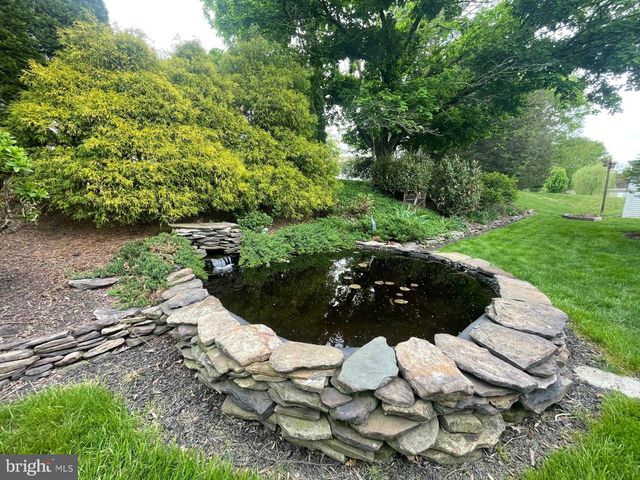 215 STEFFIE DR, Mount Wolf, PA 17347