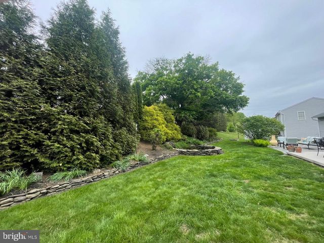215 STEFFIE DR, Mount Wolf, PA 17347