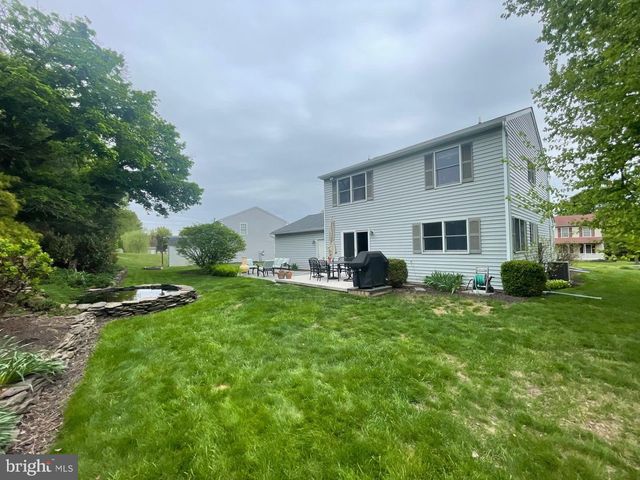 215 STEFFIE DR, Mount Wolf, PA 17347