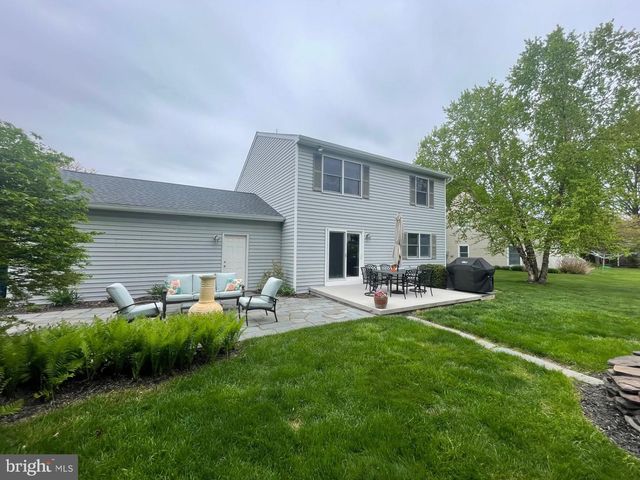 215 STEFFIE DR, Mount Wolf, PA 17347