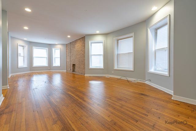 7750 S Saginaw Avenue 1, Chicago, IL 60649