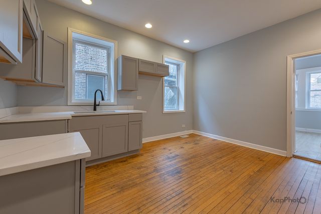 7750 S Saginaw Avenue 1, Chicago, IL 60649