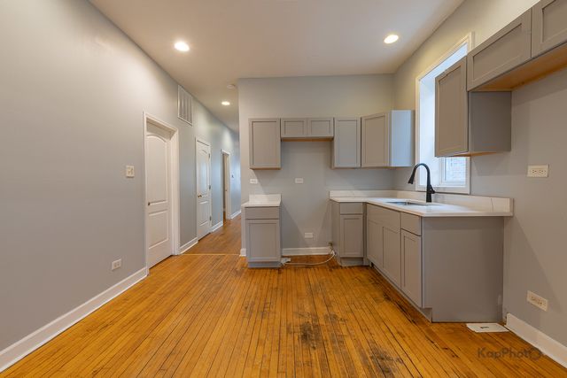 7750 S Saginaw Avenue 1, Chicago, IL 60649