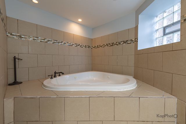 7750 S Saginaw Avenue 1, Chicago, IL 60649