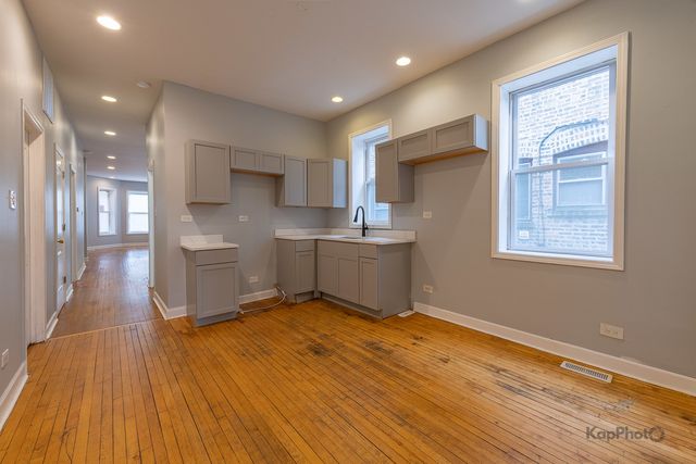 7750 S Saginaw Avenue 1, Chicago, IL 60649