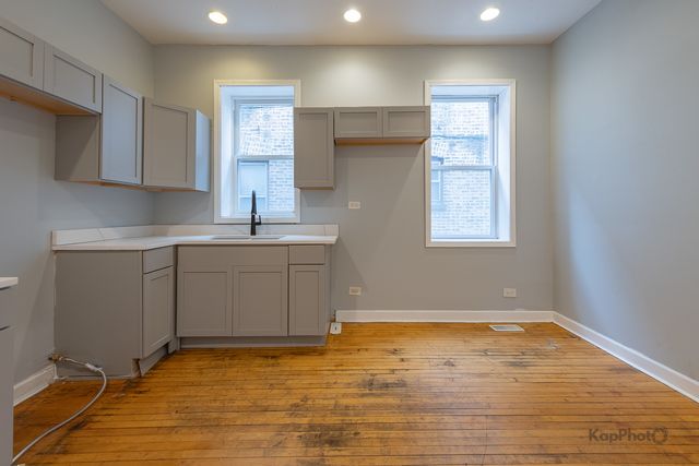 7750 S Saginaw Avenue 1, Chicago, IL 60649