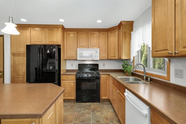 900 Garrison Court, Burnsville, MN 55337