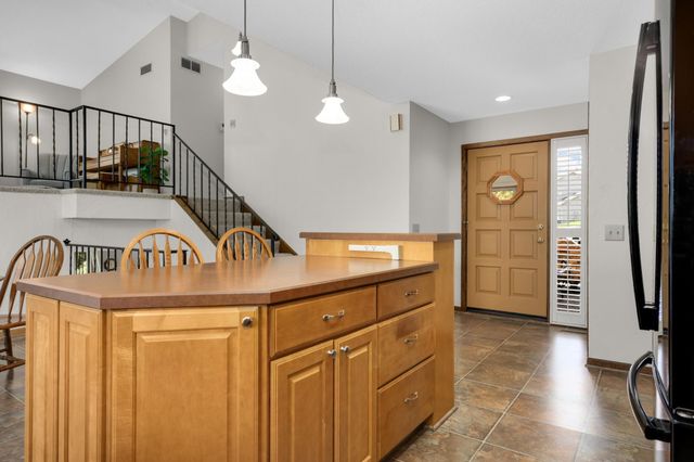 900 Garrison Court, Burnsville, MN 55337