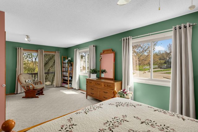 900 Garrison Court, Burnsville, MN 55337