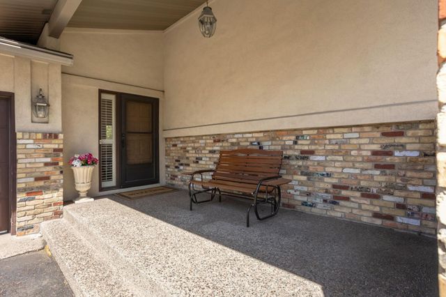 900 Garrison Court, Burnsville, MN 55337