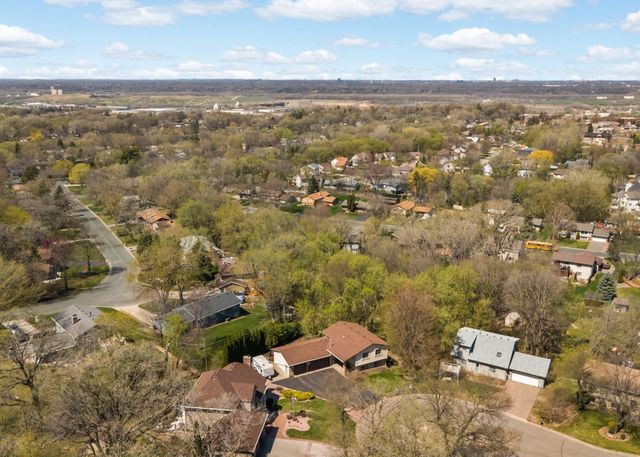 900 Garrison Court, Burnsville, MN 55337