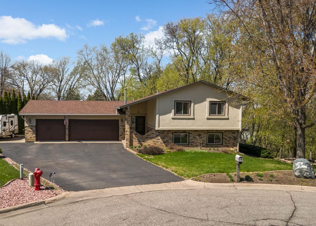 900 Garrison Court, Burnsville, MN 55337