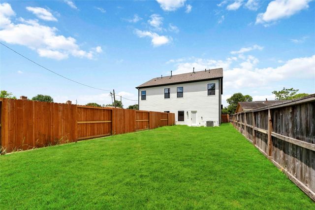 9227 Ashville Drive A, Houston, TX 77051