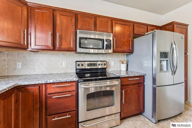 1507 Ridgeview Drive, Papillion, NE 68046