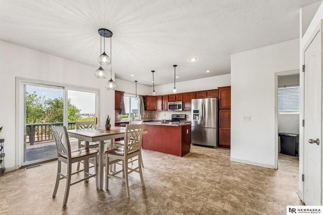 1507 Ridgeview Drive, Papillion, NE 68046
