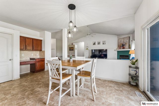1507 Ridgeview Drive, Papillion, NE 68046