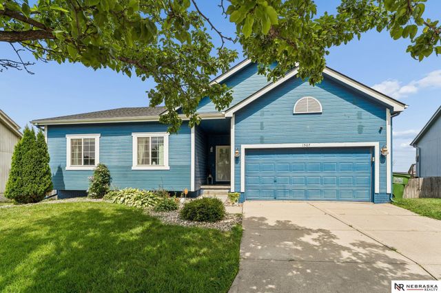 1507 Ridgeview Drive, Papillion, NE 68046