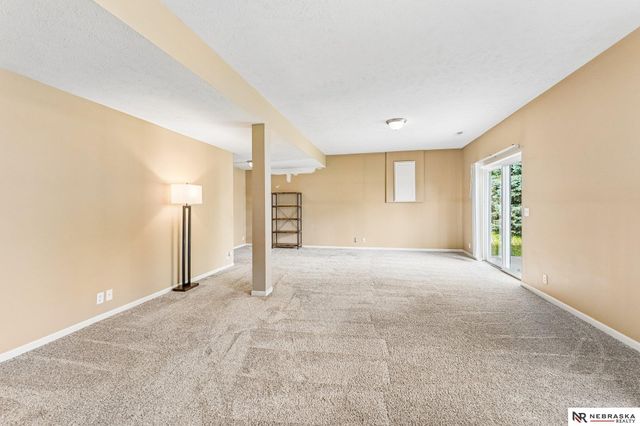 1507 Ridgeview Drive, Papillion, NE 68046