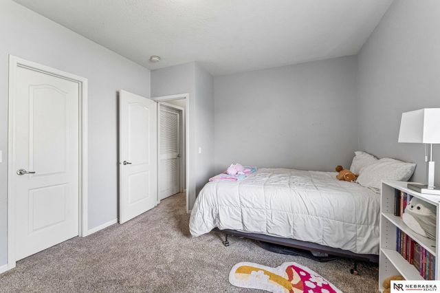 1507 Ridgeview Drive, Papillion, NE 68046