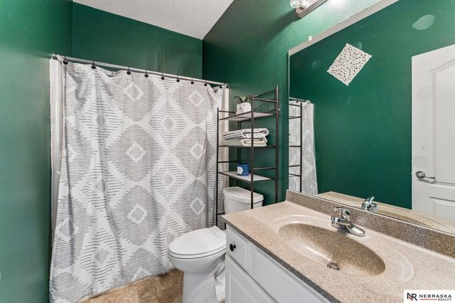 1507 Ridgeview Drive, Papillion, NE 68046