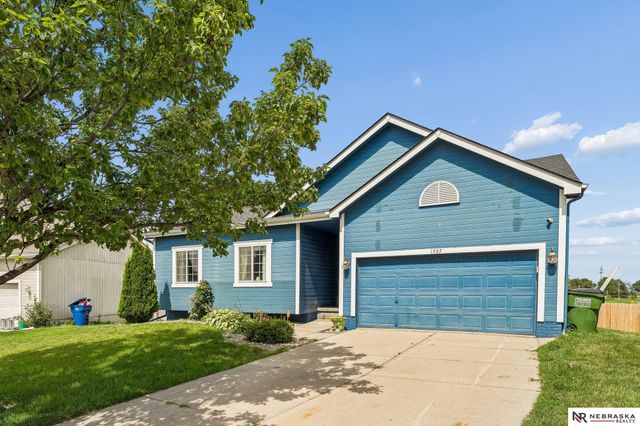 1507 Ridgeview Drive, Papillion, NE 68046