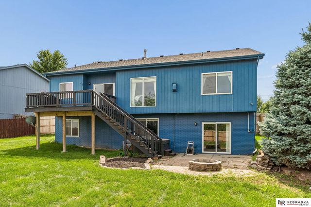 1507 Ridgeview Drive, Papillion, NE 68046