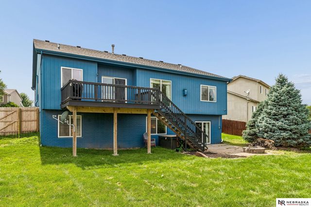 1507 Ridgeview Drive, Papillion, NE 68046