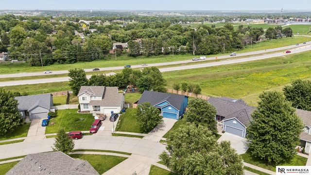 1507 Ridgeview Drive, Papillion, NE 68046