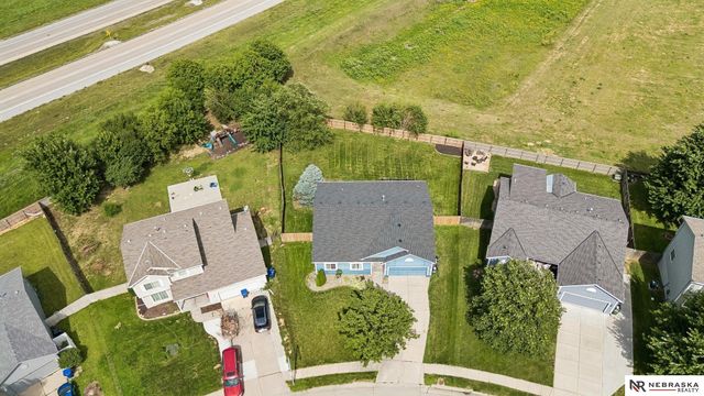 1507 Ridgeview Drive, Papillion, NE 68046