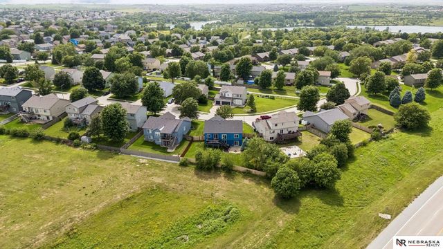 1507 Ridgeview Drive, Papillion, NE 68046