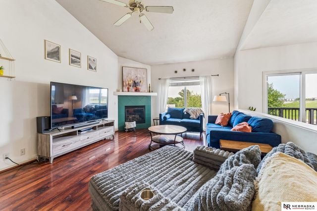 1507 Ridgeview Drive, Papillion, NE 68046