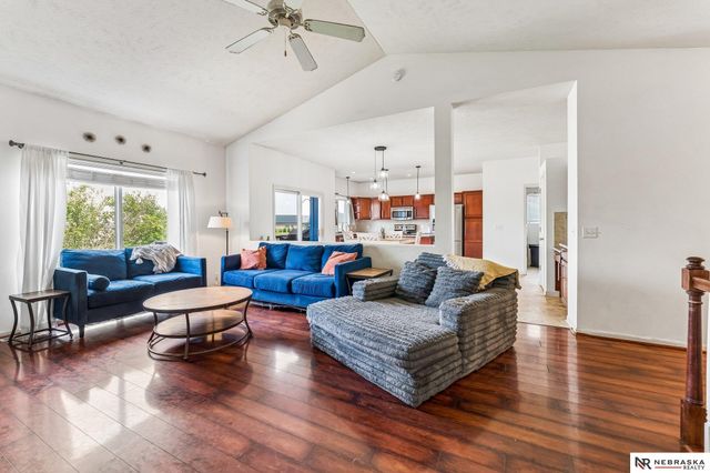 1507 Ridgeview Drive, Papillion, NE 68046