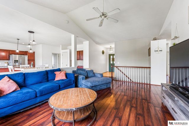 1507 Ridgeview Drive, Papillion, NE 68046