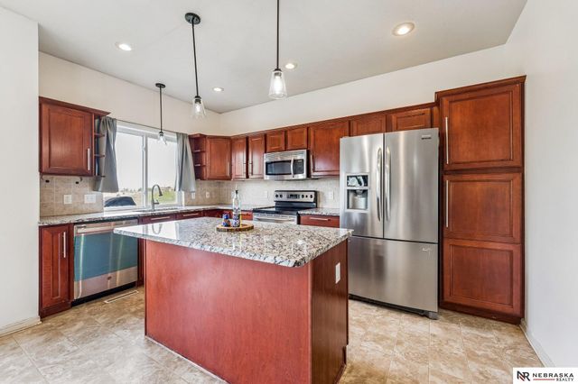 1507 Ridgeview Drive, Papillion, NE 68046
