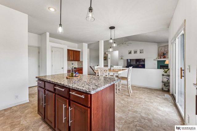1507 Ridgeview Drive, Papillion, NE 68046