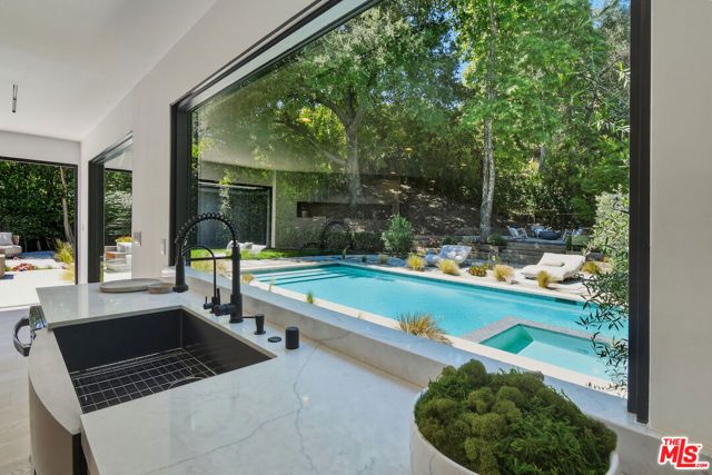 3721 Woodcliff Road, Sherman Oaks, CA 91403