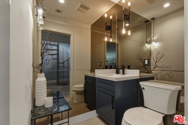 3721 Woodcliff Road, Sherman Oaks, CA 91403
