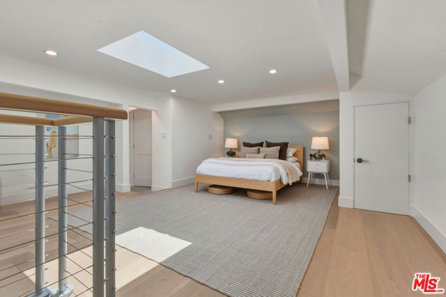 3721 Woodcliff Road, Sherman Oaks, CA 91403