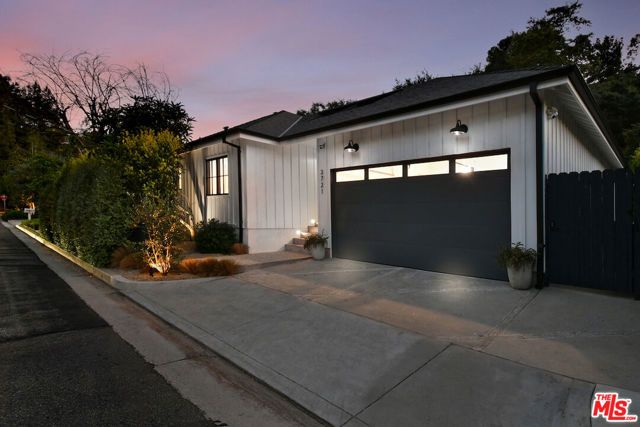 3721 Woodcliff Road, Sherman Oaks, CA 91403