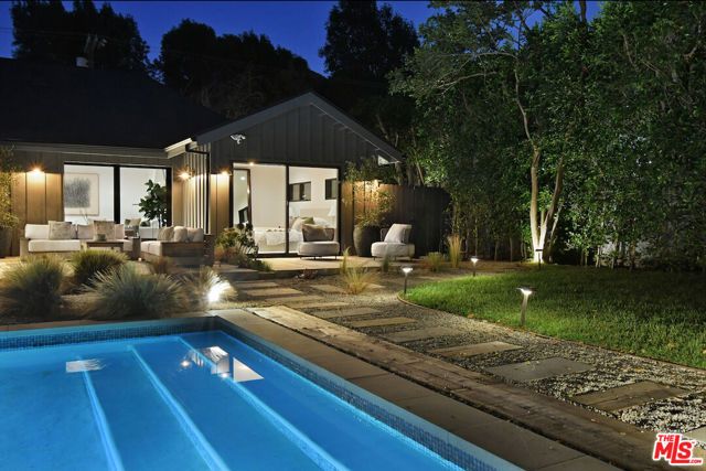 3721 Woodcliff Road, Sherman Oaks, CA 91403