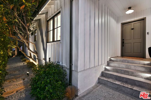 3721 Woodcliff Road, Sherman Oaks, CA 91403