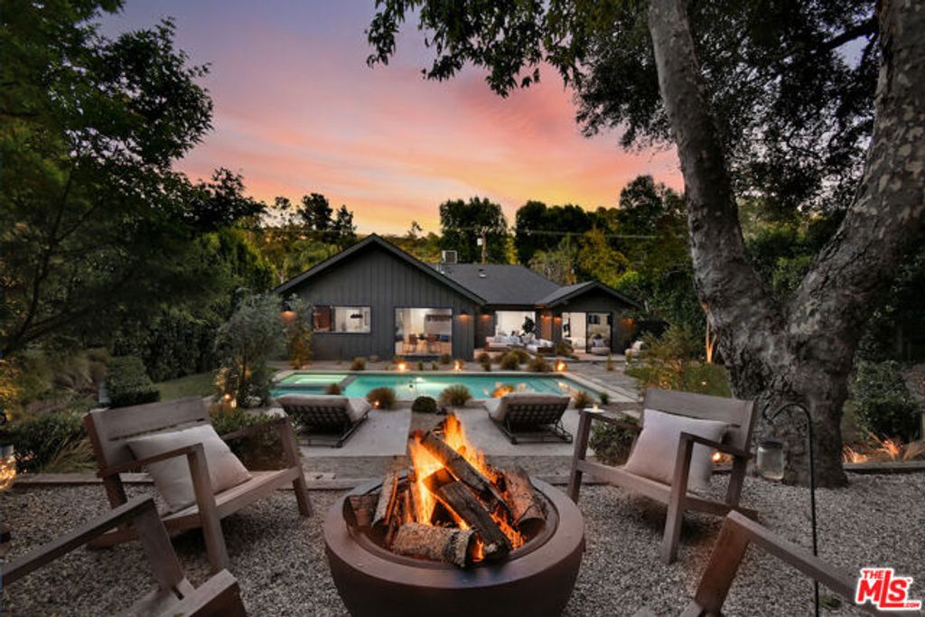 3721 Woodcliff Road, Sherman Oaks, CA 91403