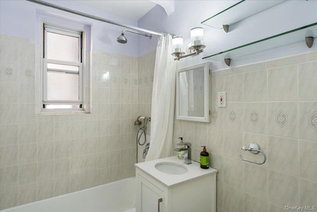 99-45 67th Road 218, Forest Hills, NY 11375