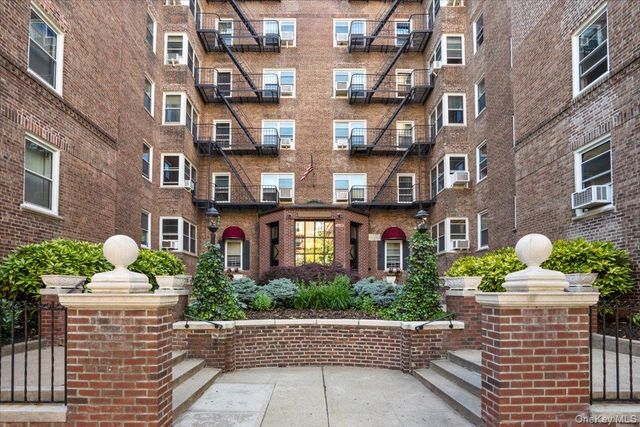 99-45 67th Road 218, Forest Hills, NY 11375