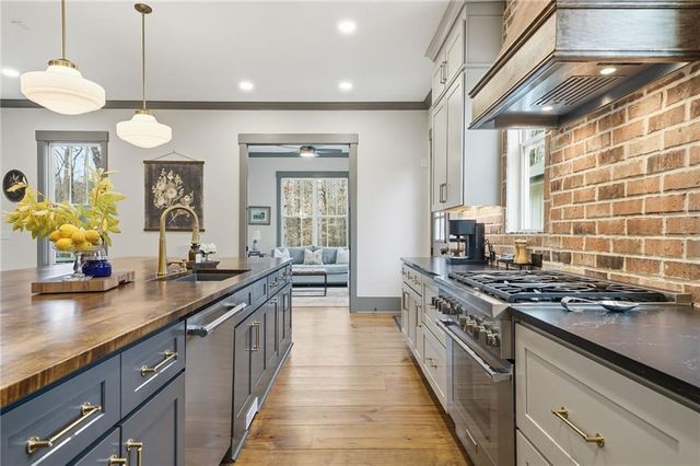 881 Arnold Mill Road, Woodstock, GA 30188