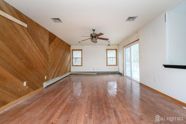 9 Southfork Drive, Jackson, NJ 08527