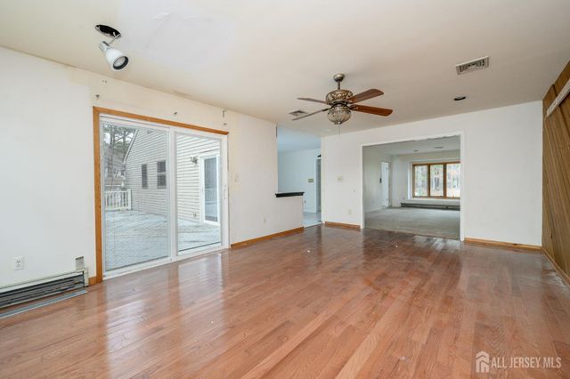 9 Southfork Drive, Jackson, NJ 08527