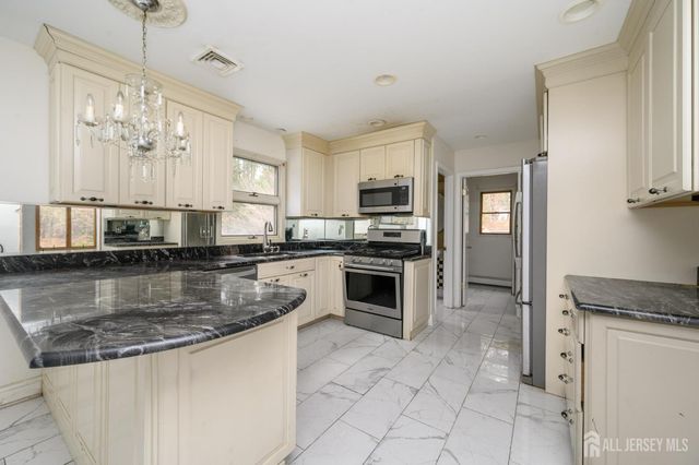 9 Southfork Drive, Jackson, NJ 08527