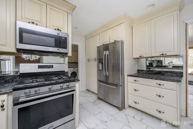 9 Southfork Drive, Jackson, NJ 08527